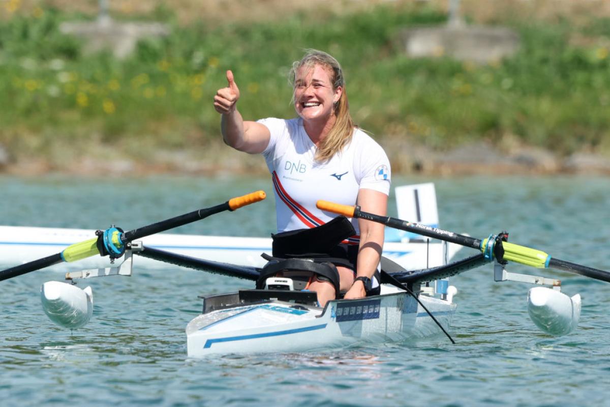 Para rower Birgit Skarstein giving the thumbs up from her boat
